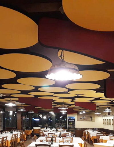 Pannelli acustici design rotondi a soffitto colorati