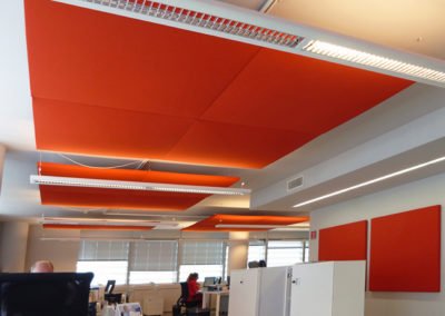 Paneles acústicos para oficinas openspace isla acústica roja