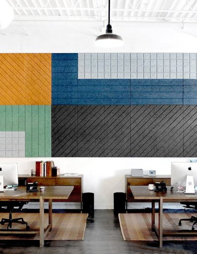 Paneles acústicos decorativos a pared geometría y colores