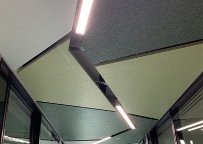 Intervención de diseño acústico falso techo de diseño verde