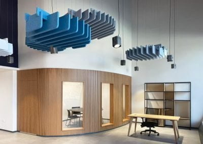 Isole fonoassorbenti a soffitto baffles acustici colorati per uffici